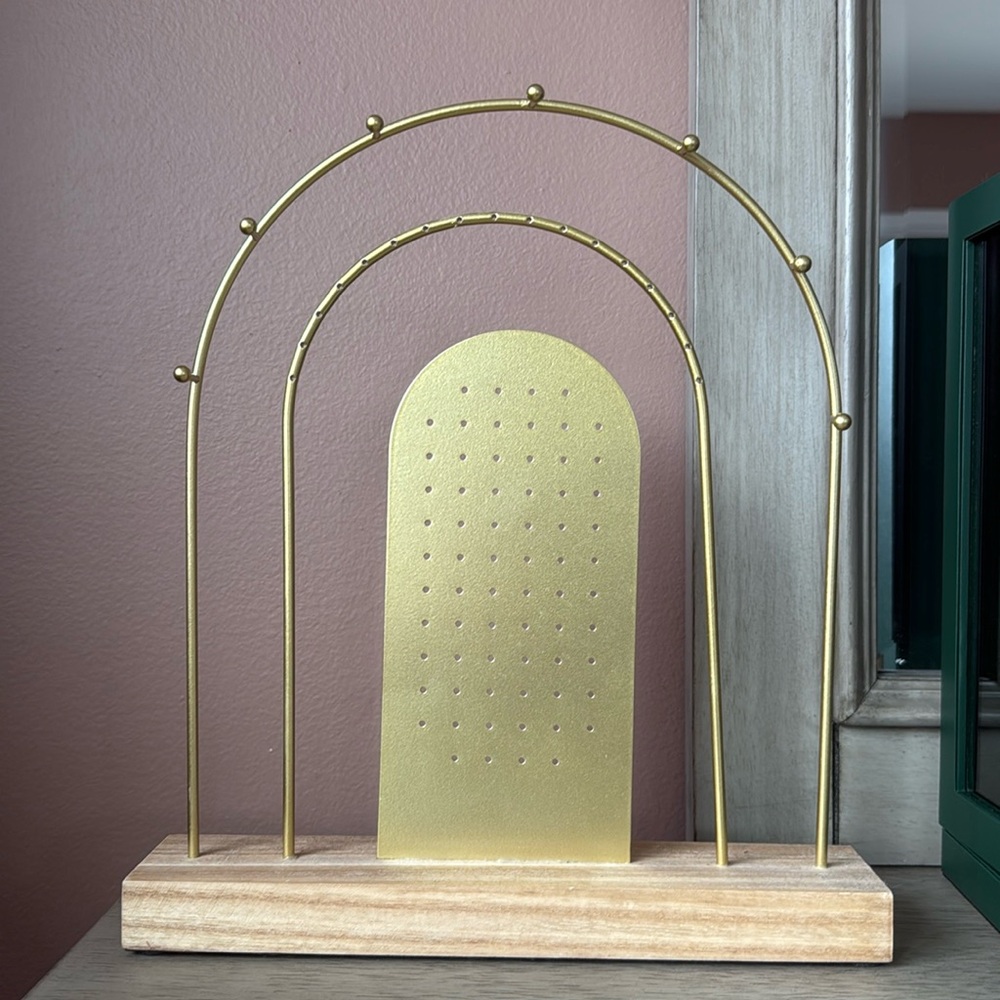 *LIKE NEW* Arched Jewelry Organizer
